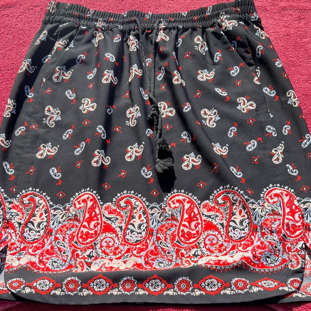 LOFT Black and Red Patterned Skirt. Size M.